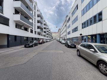 Sunny Rudolfsheim Fünfhaus 2BR w/ Terrace & Elev, Vienna Amsterdam Apartments for Rent