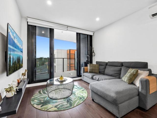 Sunny, Secure & Spacious in Walkable Location