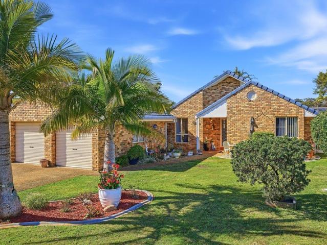 Sunny Single Level Living In Greenmeadows