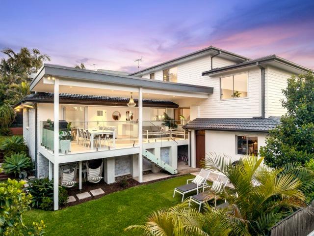 Sunny, sophisticated cul de sac living