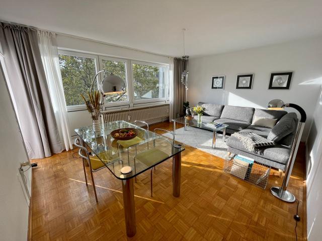 Sunny, spacious apartment with balcony, lift and garage in the centre of the old town, Koln Amsterdam Apartments for Rent