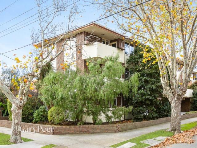 Sunny & spacious in the heart of Elwood