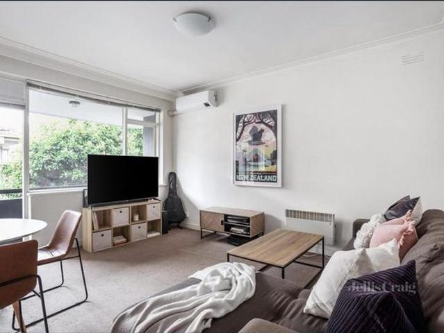 Sunny, spacious & superbly located