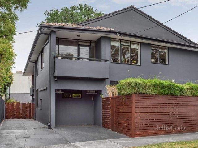 Sunny, spacious & superbly located