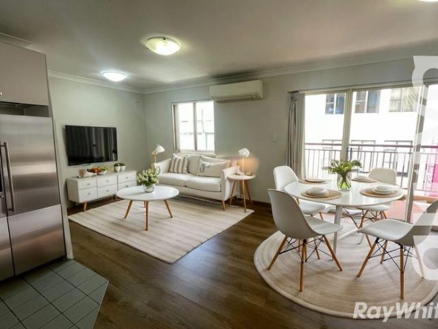 Sunny Split Level 2 Bedroom Apartment at ARRIVA Camperdown!
