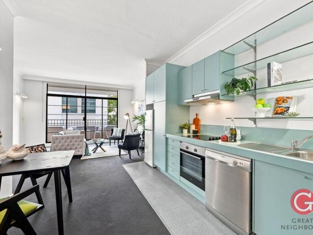 Sunny Stylish & Exceptionally Convenient One bedroom with Secure Parking