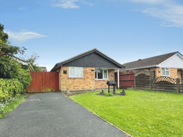 Sunnymead, Peterborough PE4, 2 bed bungalow to rent, £950 pcm | PrimeLocation