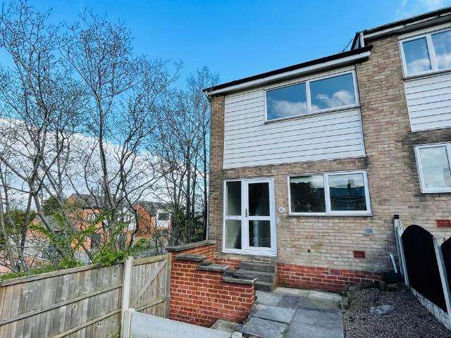 Sunnybank Crescent, Brinsworth, S60 5JJ 2 bed semi detached house to rent £795 pcm £183 pw