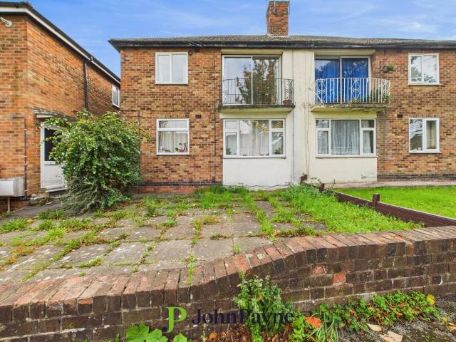 Sunnybank Avenue, Stonehouse Estate. 2 bed maisonette to rent £900 pcm £208 pw