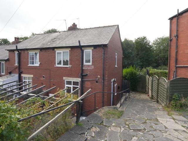 Sunnybank Drive, Greetland, Halifax 2 bed end of terrace house to rent £995 pcm £230 pw
