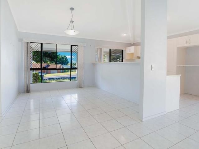 Sunnybank Hills Living: Modern Home, Private Pool & Great Location