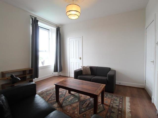 Sunnybank Road, Top Floor Right