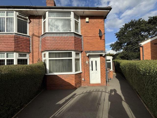 Sunnycroft Avenue, Dresden. 2 bed semi detached house to rent £895 pcm £207 pw