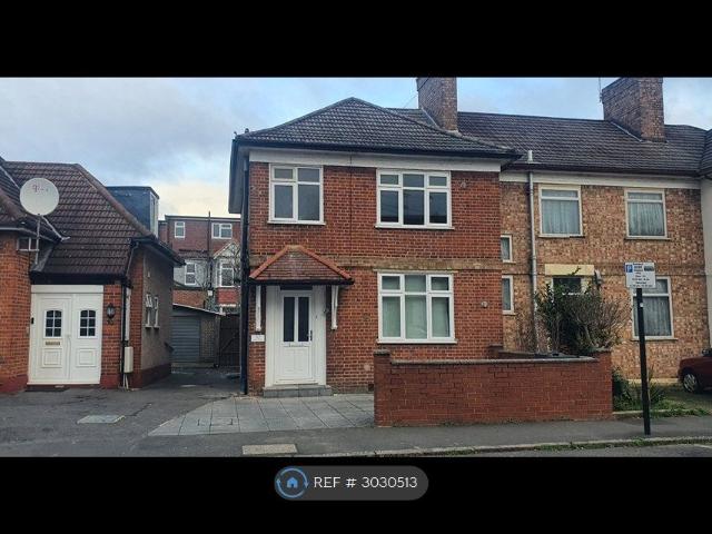 Sunnycroft Road, London TW3, 3 bed semi detached house to rent, £2,700 pcm | PrimeLocation