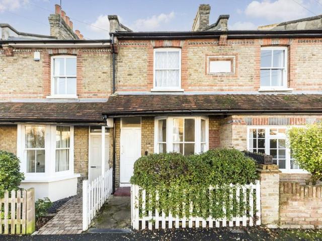 Sunnyside Road, Teddington TW11 2 bed terraced house to rent £2,050 pcm £473 pw