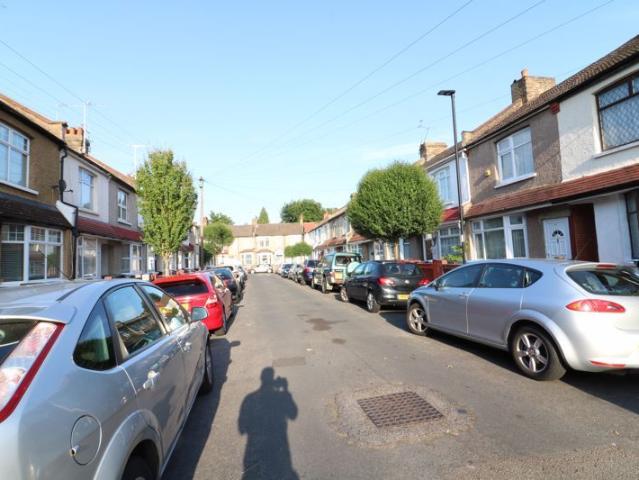 Sunnyside Road South, London N9, 3 bed terraced house to rent, £2,500 pcm | PrimeLocation
