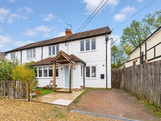 Sunray Estate, Sandhurst, Berkhire, GU47 3 bed semi detached house to rent £2,100 pcm £485 pw