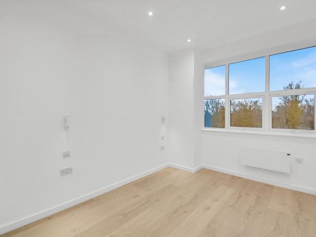 Sunrise Parkway, Milton Keynes MK14, 1 bed flat to rent, £1,100 pcm | PrimeLocation