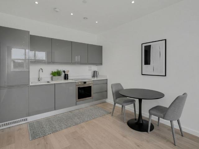 Sunrise Parkway, Milton Keynes MK14, 1 bed flat to rent, £1,130 pcm | PrimeLocation