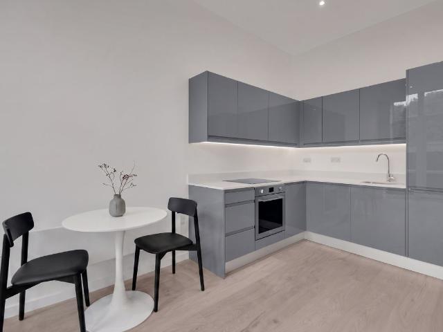 Sunrise Parkway, Milton Keynes MK14, 1 bed flat to rent, £1,200 pcm | PrimeLocation