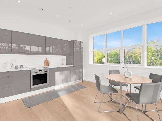 Sunrise Parkway, Milton Keynes MK14, 2 bed flat to rent, £1,490 pcm | PrimeLocation