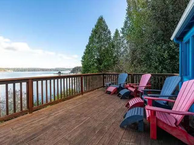 Sunrise View Waterfront Cabin, 3635 Sunrise View Lane, Greenba.