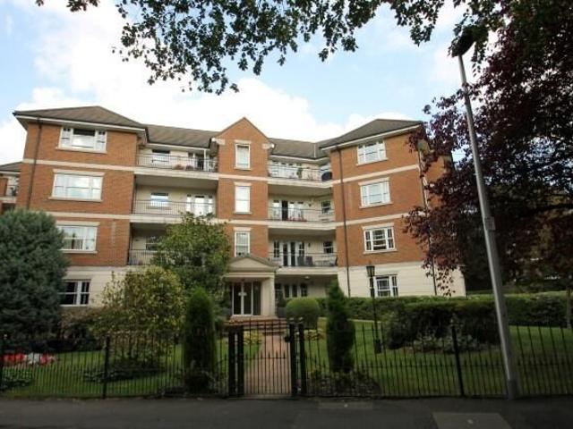 Sunset Avenue, Woodford Green IG8, 2 bed flat to rent, £2,000 pcm | PrimeLocation