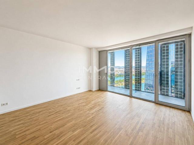 Sunset Mode: ON – Westside Studio im DC2 Tower mit 10 m² Loggia