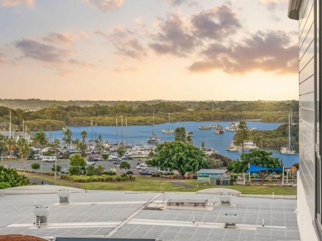 Sunset Penthouse in Exclusive AKOYA