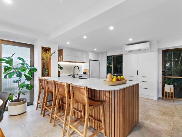 Sunset Views, Fresh Renovation & Walk to Noosa Village