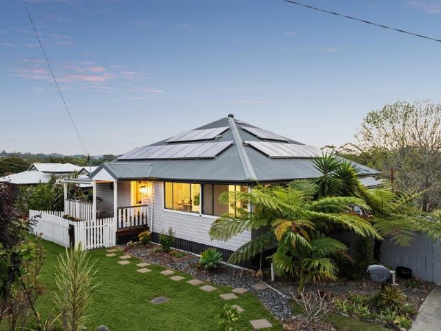 Sunset Views, Space and Convenience in the Heart of Cooroy
