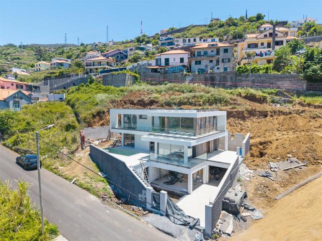 Sunset Villa – casa de 4 quartos com piscina e vista mar | R. 20197m² Ribeira Brava