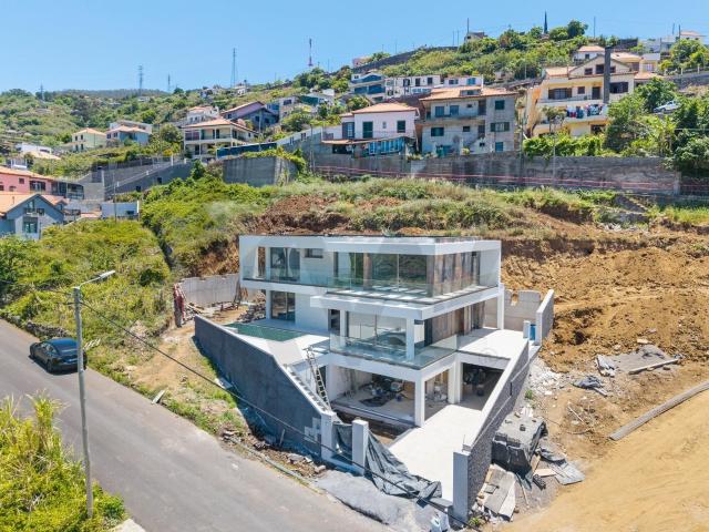 Sunset Villa – Moradia T4 com piscina e vista mar | Ribeira. 202m² Ribeira Brava