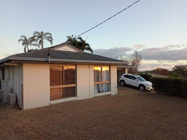 Sunsets and Serenity: Your Private Front Row Seat to Spectacular Views 4 bedrooms, two bathrooms