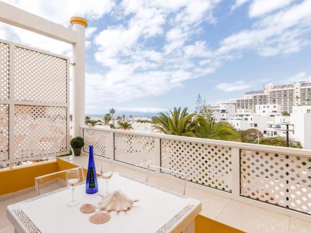 Sunset's Home: sun, beach&pool on a heaven of calm