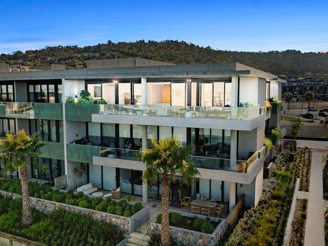 Sunsets, Sailboats & Sophisticated Waterfront Living