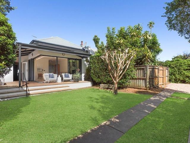 Sunshine, Space And A Garden To Love On The Cusp Of Clovelly