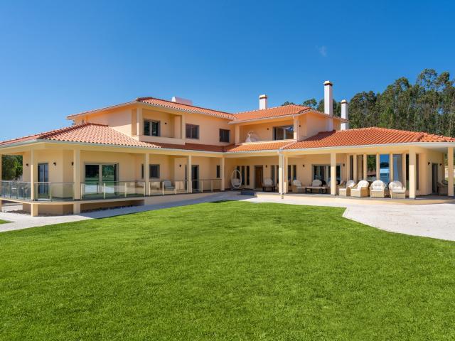 Sua Casa dos Sonhos Europeia — Estilo Resort em Residência 789m² Foz Do Arelho