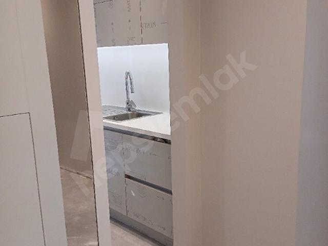 SUADİYE'DE BAĞDAT CADDESİNE 2. BİNADA SIFIR DAİRE FIRSATI