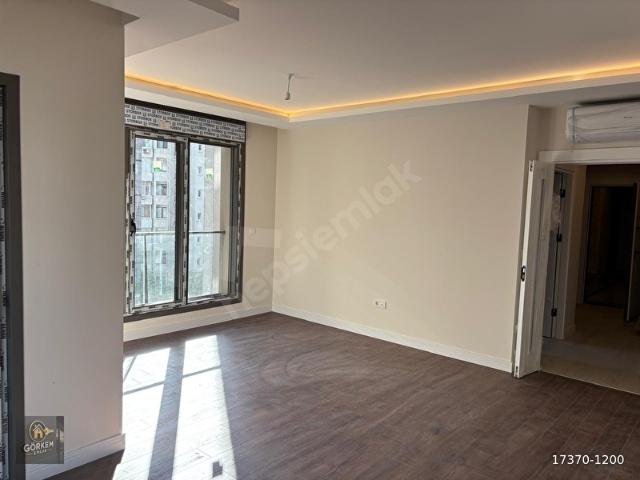 SUADİYE'DE CADDEYE YÜRÜME MESAFESİNDE 90M2 NET 3+1