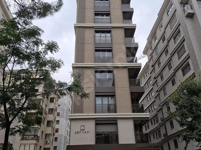 SUADİYE'DE SIFIR BİNADA 126 M2 BALKONLU ÖN GÜNEY DAİRE