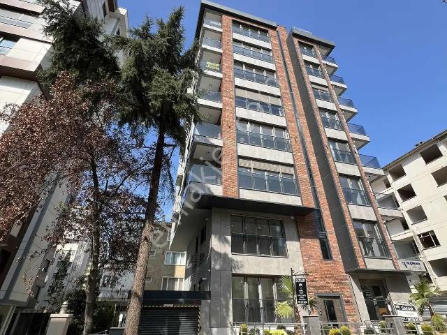 Suadiye Mediha Turhan Tansel Sokakta Geniş Açık Mutfaklı 2+1