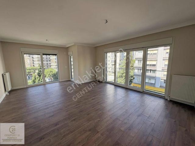 Suadiye Ayşeçavuş Caddesinde 3+1 Satılık Daire