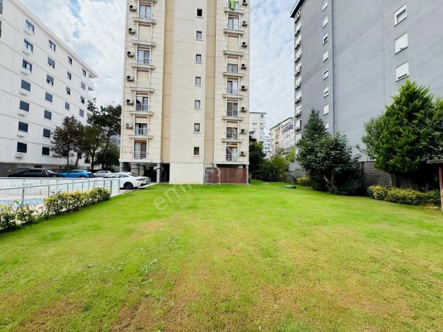 Suadiye Ada Apt 175 M2 Geniş 3+1 Özel Tasarım Site Özellikli