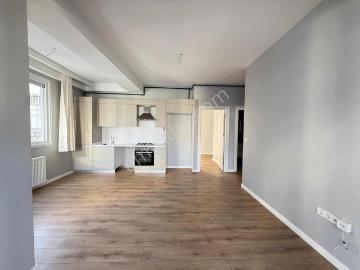 Suadiye Bağdat Caddesi Yakını Butik Binada Satılık 2+1 Boş Daire
