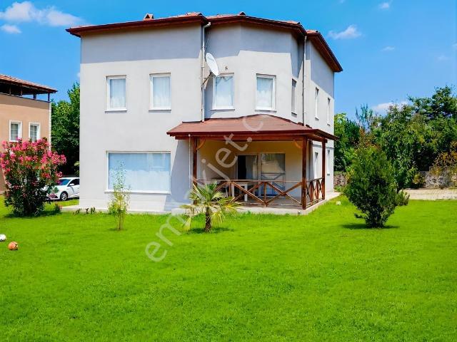 Suadiye Konaklarında Havuzlu, Eşyalı 5+1 Müstakil Villa