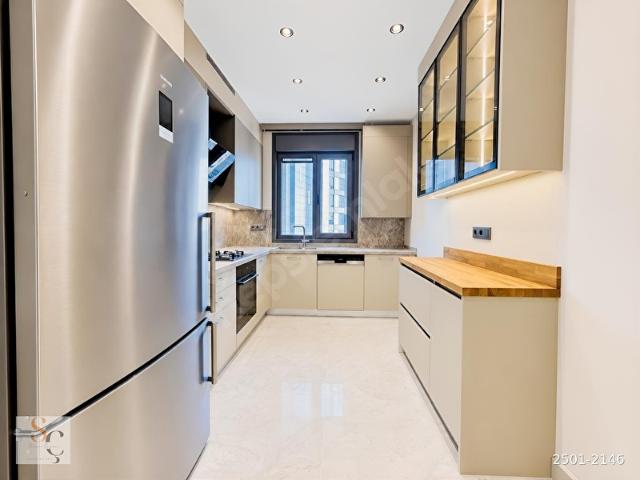 Suadiye Sahil Parselinde Sıfır 3+1 Balkonlu 145 M2
