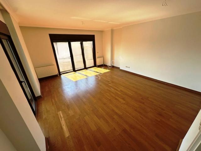 Suadiye Sahil 6 Yıllık 220m2 Manzaralı Kdv'li Dublex Kiralık 5+1