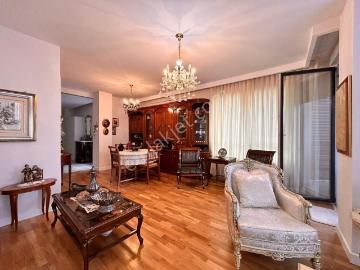 Suadiye Sahilde Deniz Manzaralı 160 M2 Balkonlu Süper Lüks