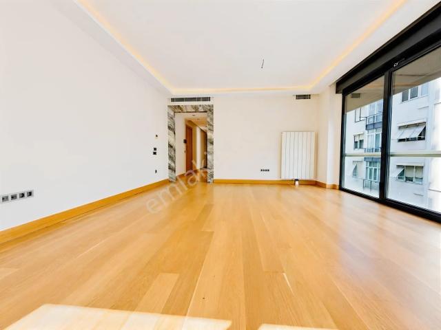 Suadiye Sahilde Özel Mimari Dekorlu Ebv.banyolu Net 118m2 3+1
